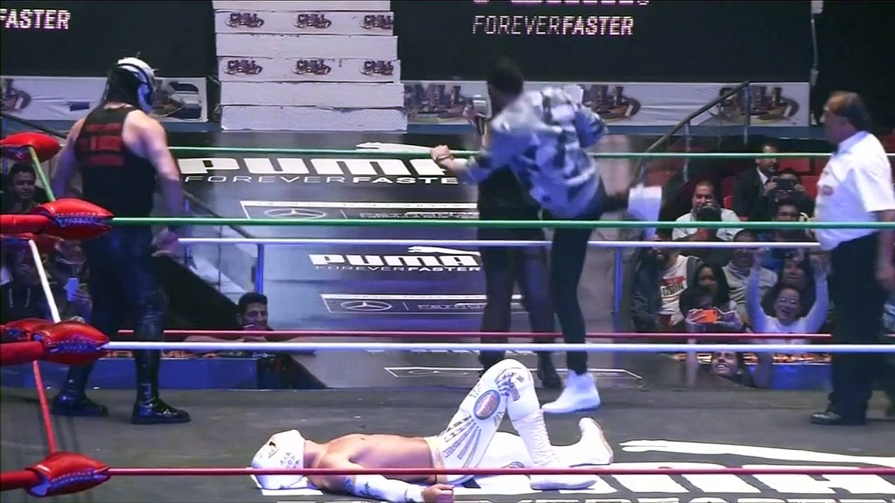 Lewis Hamilton - a wrestler? See him in the ring