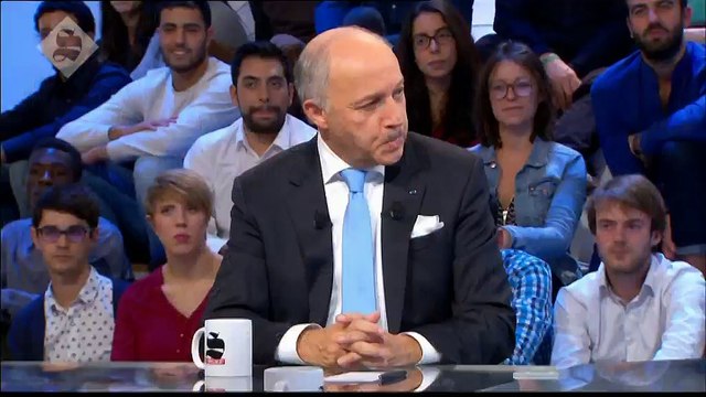 Laurent Fabius devrait-il donner des cours d'anglais aux politiques ?