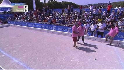 Foyot a failli faire fanny. Il perd confiance et s'agace dans sa rencontre avec la triplette de Lacroix qui gagne 13 à 2 (mardi 7 juillet 2015).