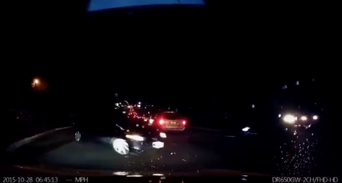 Le pilotage automatique d'une Tesla évite un grave accident !