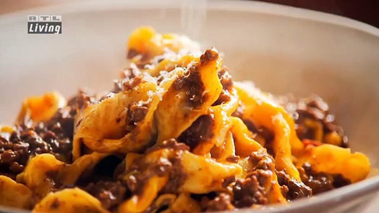 Selbstgemachte Papardelle mit Ragu
