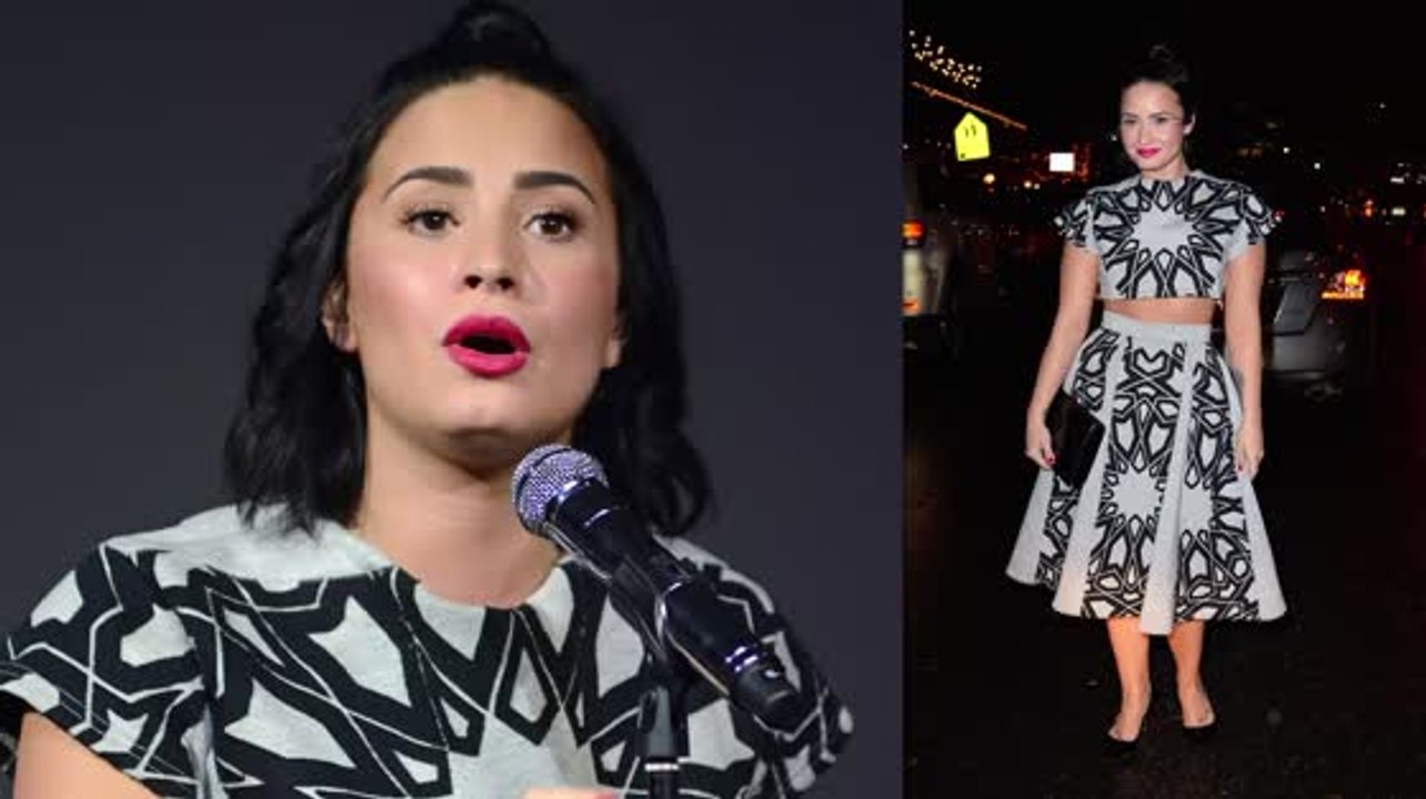 Demi Lovato besucht den Soho Apple Store
