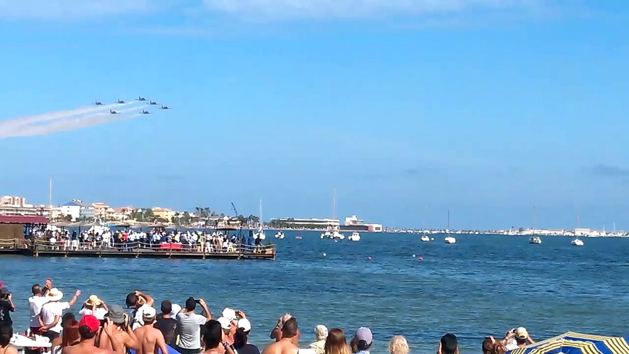 Última pasada de la Patrulla Águila en su 30 aniversario. #fiestadelcielo #patrullaaguila