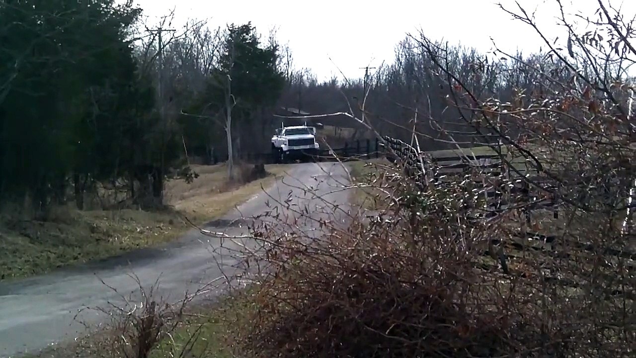 Vous n'y croirez pas quand vous verez qui conduit ce bolide !