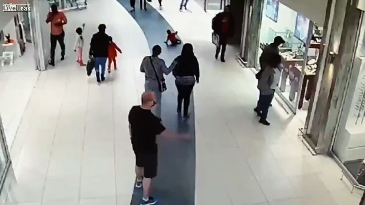 RAW: Thief Fleeing Is Shot Down At Mall