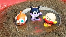 アンパンマンおもちゃアニメ❤砂遊び！温泉でお風呂かな！ Anpanman anime toys