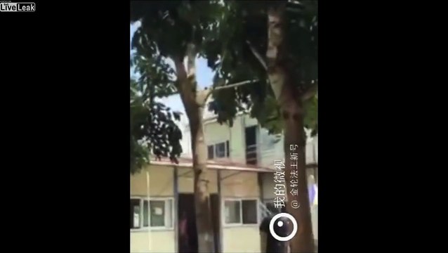 LiveLeak Man with knife shot and killed when charging towards police with gun