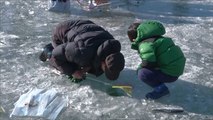 صيد السمك تحت الجليد يعالج الالتهابات