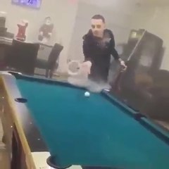 Amazing Snooker smoke circle pot the ball