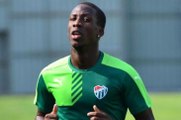 Bursaspor, Luis Advincula'yı Newells Old Boys'a Kiraladı