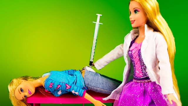Барби Доктор Видео с куклами Укол Принцессы Дисней Феи Человек Паук Игры для девочек