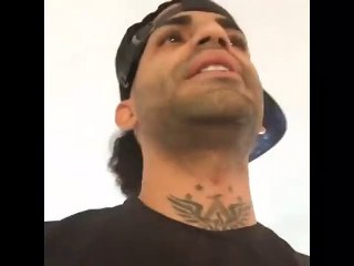 Mensaje de Arcangel para los artistas que se llenan de cadenas pero su show es malo