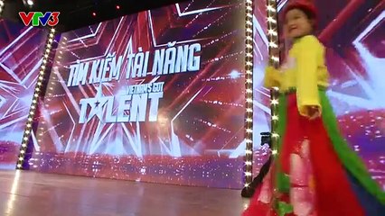 Cô bé xứ Thanh hát Chầu Văn cực hay khiến BGK ngỡ ngàng