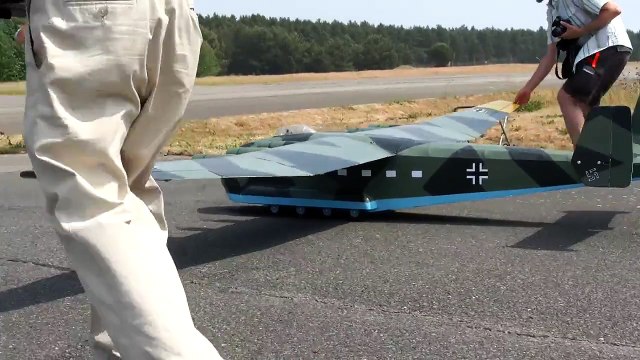 ME 323 ZSO 523 FLYING GIGANT SCALE RC TRANSPORT AIRLINER MODEL / Meeting Gatow 2016 *1080p