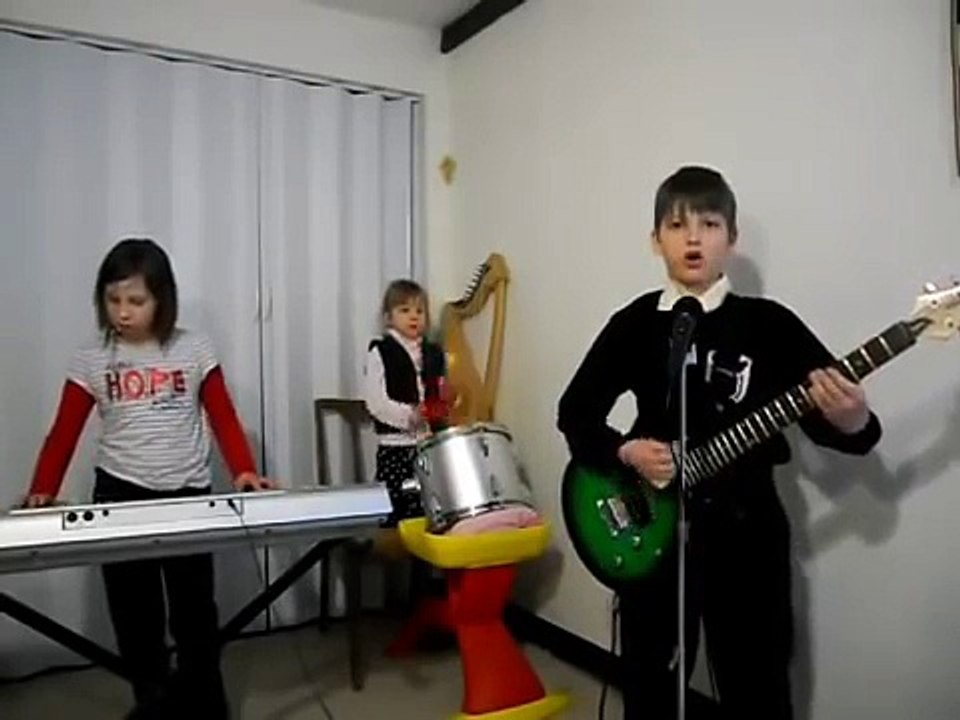 3 kids covering Rammstein "Sonne" Song are excellent!