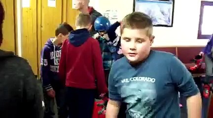 On essaie les chaussures de ski