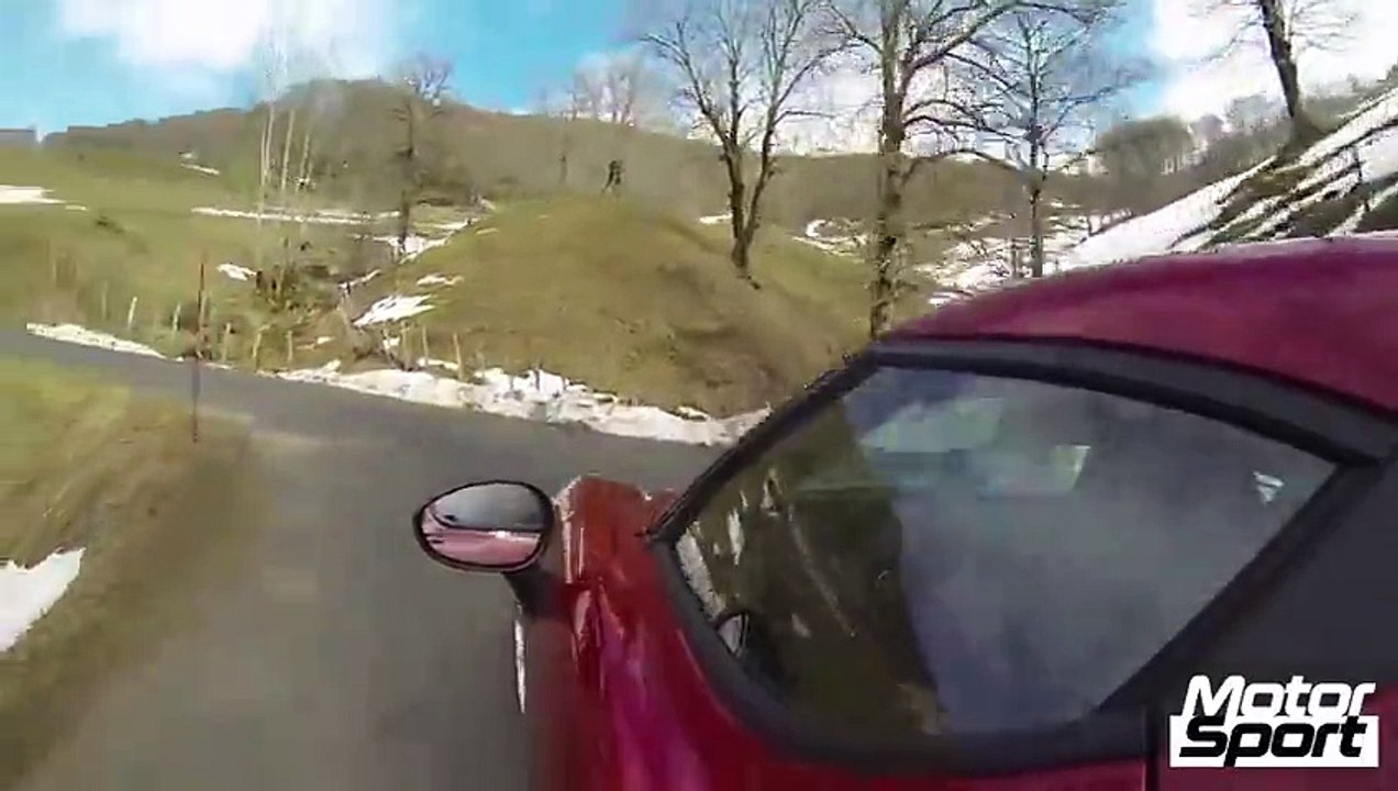 Alfa Romeo 4C on the road (Motorsport)