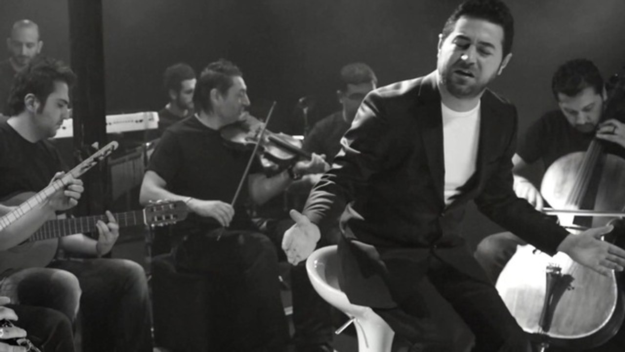 Serkan Kaya - Aşk Ne Demek Bilen Var Mı