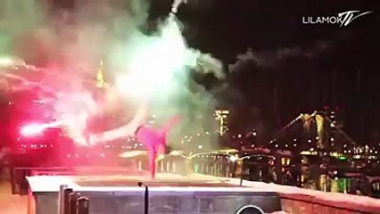 es shakis ny kis tarah 2016 ko welcome kia internet per dhoom macha di hy es video ny