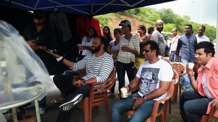 Dilwale 2015 - Madness on the set - Kajol_ Shah Rukh Khan_ Kriti Sanon_ Varun Dhawan