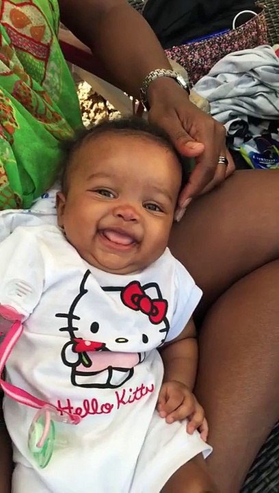 Premier fou rire de bébé