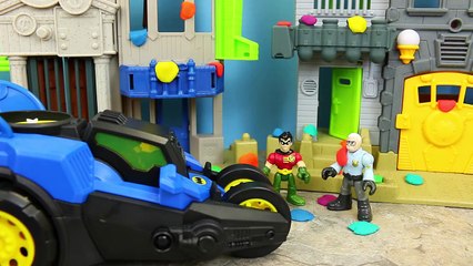 Batman Motorized Batmobile The Riddler Hypnotizes Superman to Paint the Town Using Colored Play Doh