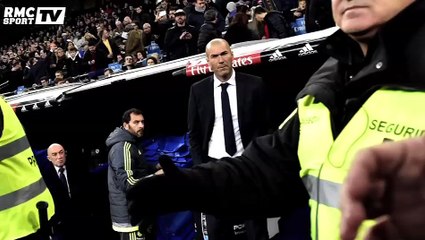 Zinédine Zidane entre sur la pelouse de Bernabeu