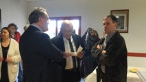 Eric Prigent, maire de Botmeur, reçoit JY Le Drian