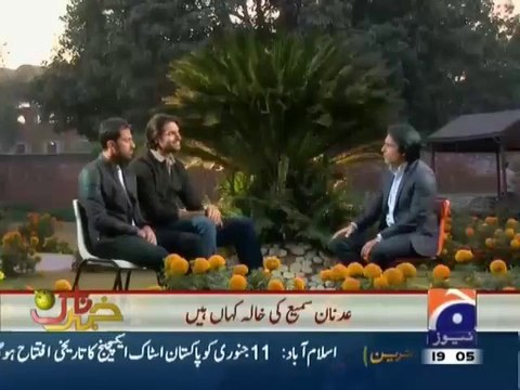 Wahab Riaz and Mohammad Irfan in Cricket Kay Raja Kay Sath on Geo