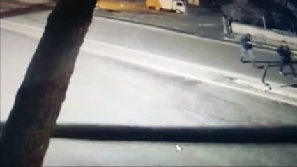 Polise El Yapımı Patlayıcı Atmak İsteyen Teröristin Parmakları Koptu