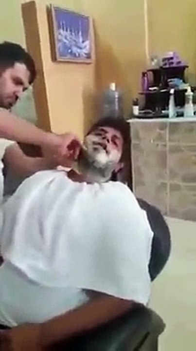 Sakal Traşında Devrim