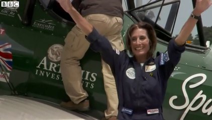 Tracey Curtis-Taylor finishes epic bi-plane flight in Sydney