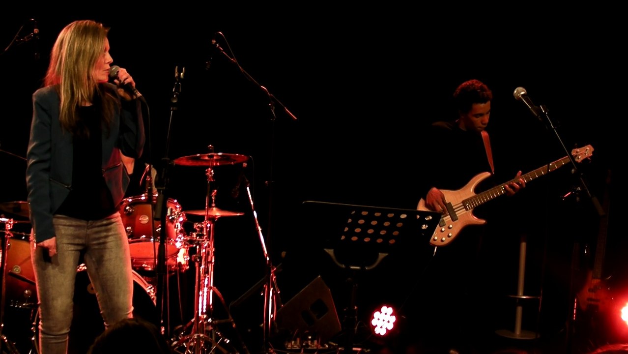 Concert EMA - 09/01/2016 - Part 3 - Noel Gallagher's High Flying Birds - In The Heat Of The Moment