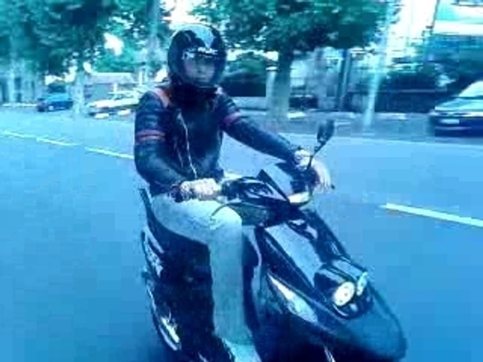 SORTIE EN SCOOT NITRO ROCKET MALOSSI