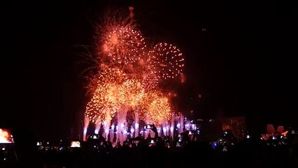 New Year 2016 Fireworks in Singapore at Marina Bay