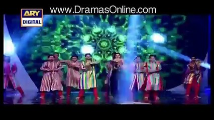 Pakistani Model Amna ilyas dancing in Lux style awards