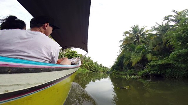 Boat to Damnoen Saduak Floating Market