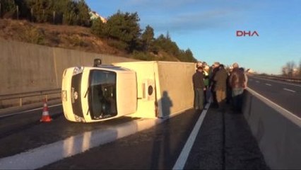 Bolu - 120 Metre Sürüklenen Kamyonetten Yara Almadan Çıktılar