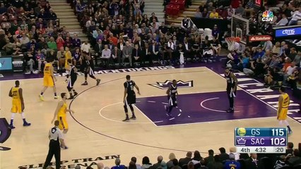 Stephen Curry chambre le banc des Kings avant même que son panier soit rentré
