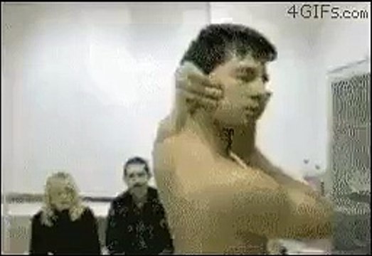 Kafasını 180 Derece Çeviren Adam