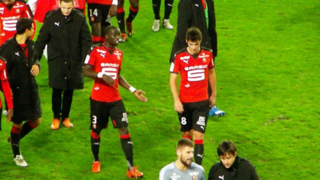 09/01/16 : SRFC-FCL : les joueurs saluent le kop
