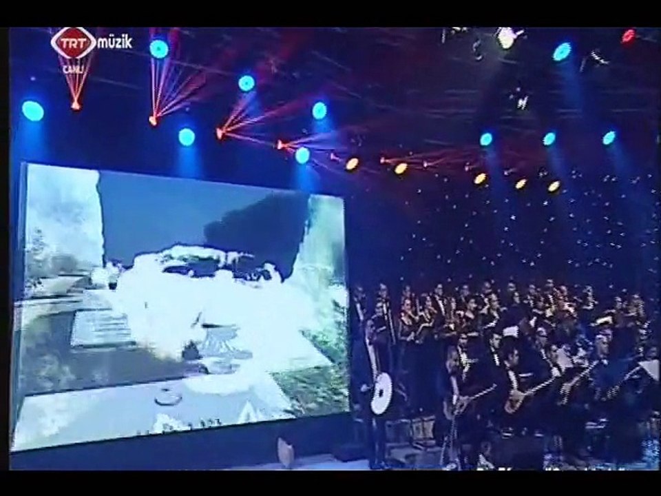 Sunum-Derya KAYA-TRT Yurttan Sesler Korosu-Vatan sağ olsun-Şef:Ömer Hayri UZUN