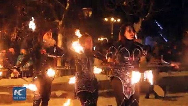 Dazzling fire show marks Orthodox Christmas in central Russia 2016