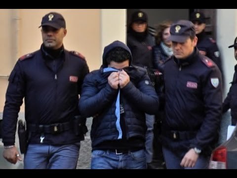 Trentola Ducenta - Camorra e politica, sequestrato il Jambo - uscita arrestati - (10.12.15)