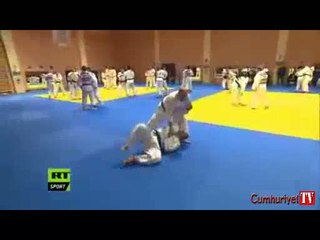 Judocu Putin'i yere serdi