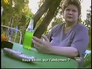 Des femme blonde vendue comme du bétail.