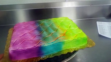 Le glaçage du gateau change de couleur