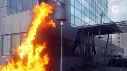 Protesters fight police, set fire to Kosovo government HQ