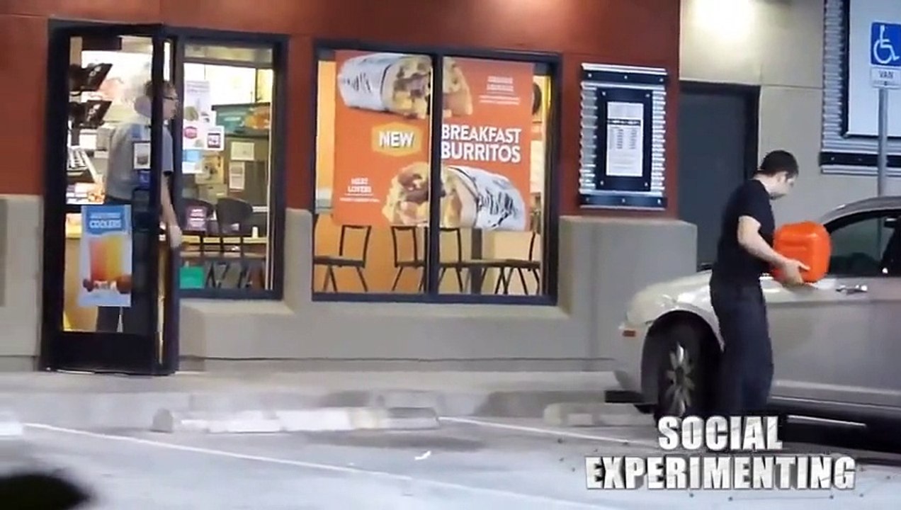 Funniest Halloween Pranks 2014 (PRANKS GONE WRONG) - Scary Pranks - Prank Compilation - Be