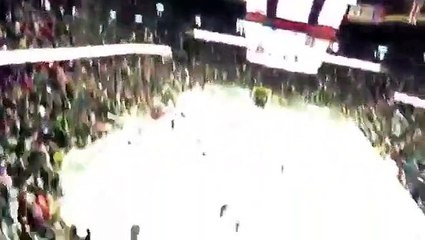 Болельщики закидали стадион